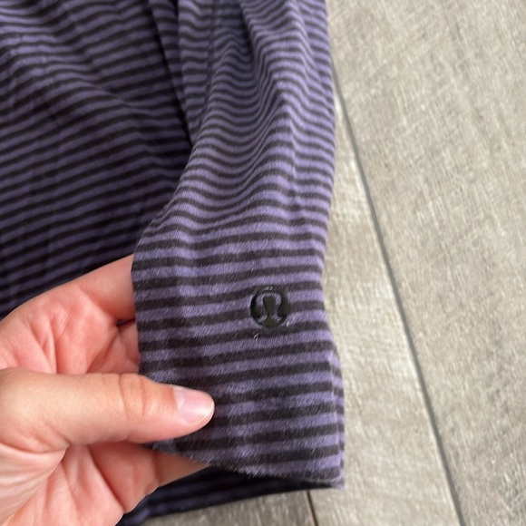 Lululemon Size 8 Purple and Black Mountain Tank Top - Picture 3 of 4